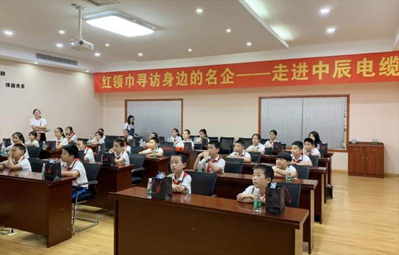 履责于行，，，，，践行公益助学