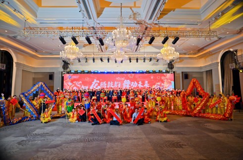 辰龙闹元宵丨舞龙翻飞 ，，，，，，，战鼓铿锵，，，，，，，擂响高质量生长奋进军号