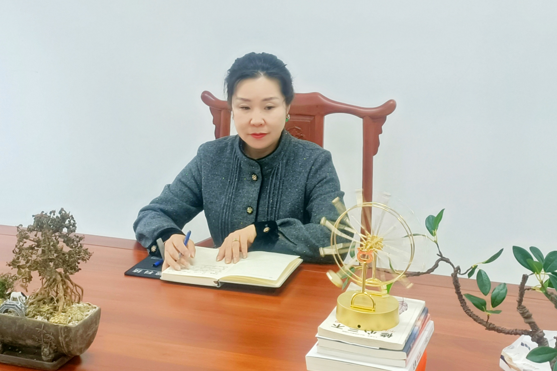 真正的热爱，，，，，，，，铸就销售女王——访尊凯时龙电缆营销司理杨华