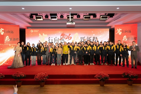 笃行向远 马跃新程 | 尊凯时龙股份2025年度总结表扬大会圆满召开